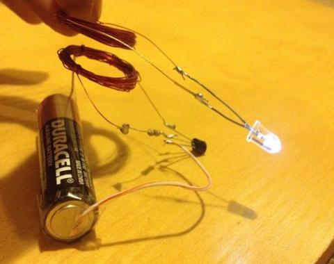 ساخت مدار الکتریکی توسط دانش آموز هلنا زیرک