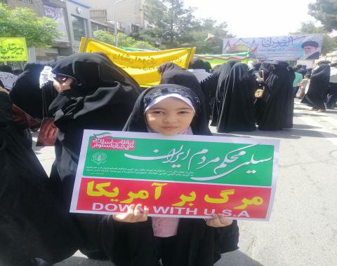 حضور دختران حسینی آموزشگاه در راهپیمایی روز قدس