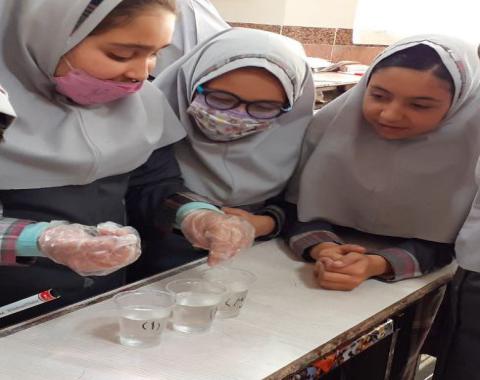 تدریس درس” گرما و ماده ”در کلاس خانم احمدی